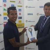 Jonathan Viera recibe el 'Premio BBVA' al Mejor Jugador de la Liga Adelante