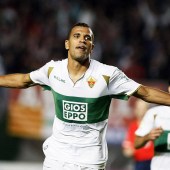 El Elche se aferra a la puntería de Jonathas