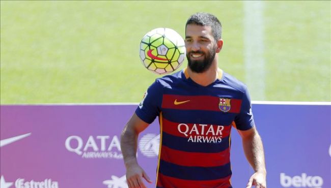 Arda Turan se presenta ante unos 6.000 aficionados