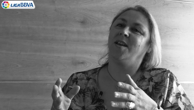 Megan Maxwell: "El Atleti se cae y se levanta, como mis guerreras"