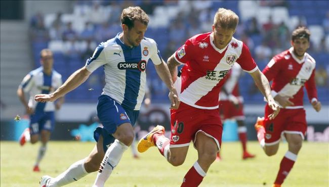El central Morcillo (Rayo) firma por la UD Almería por tres temporadas